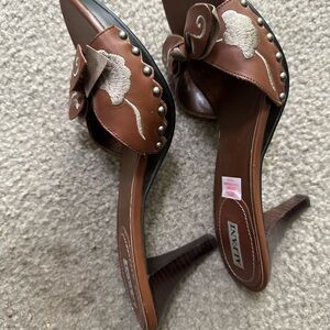 Alfani brown leather embroidered mules never worn 7.5
